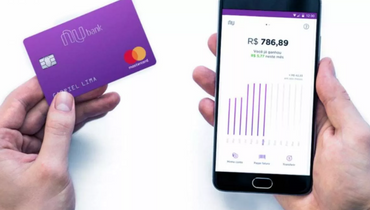 Os clientes do Nubank podem obter dinheiro em sua conta NuConta instantaneamente, solicitando-o.